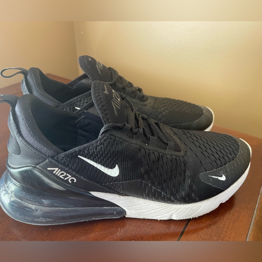 Men’s Nike Air Max 270 shoes size 10